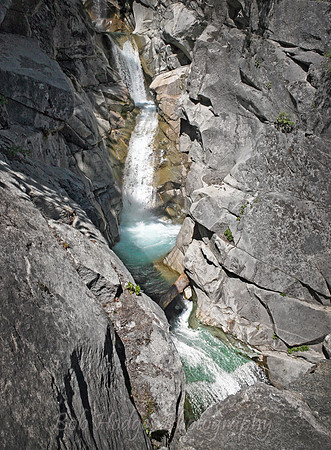 IMG_4099_Waterfall_at_Rainier