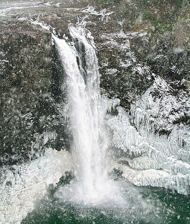 IMG_3634_Snoqualmie_Falls_in_Winter with snow Proc 3, rys, TD SP misty