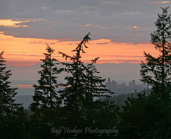 Seattle_Skyline_From_Cougar_Mt